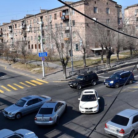 Напротив Спортивно-Концертного Комплекса Apartman Jereván Kültér fotó